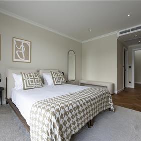 Selection of 5 bedroom seafront villas with heated pool on Ciovo near Trogir, sleeps 10